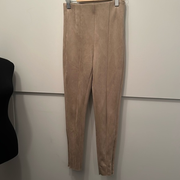 Zara faux Suède beige high rise skinny pants with zipper on the side and bottom - Picture 4 of 10